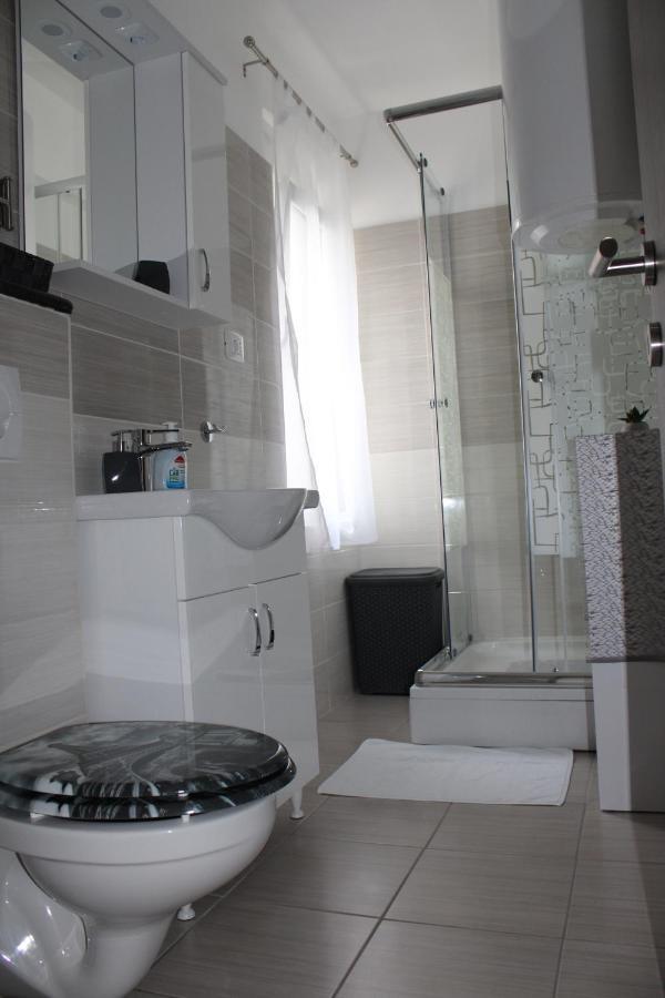 Apartman Lovro Fiume Esterno foto